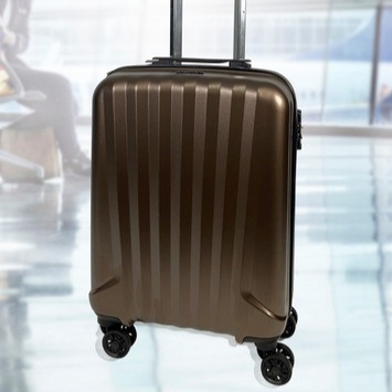 Bon Gout MILANO ABS Spinner: Miljövänlig och Hållbar Resväska, 2 färger - Rekommenderat pris 1.599,-