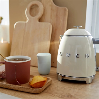 SMEG Vattenkokare 0,8 L. Italiensk toppkvalitet - 5 färger - Rekommenderat pris 1199,-
