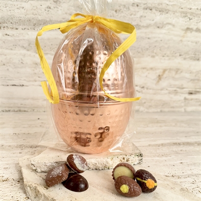 Koppar Påskägg 18 cm med Belgiska Gourmet Dessertbitar och Handgjorda Danska Påskägg 500g
