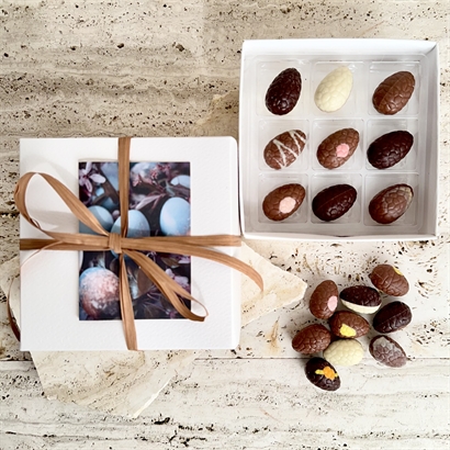 Vit ask med 18 Belgiska Gourmet Dessert Påskägg