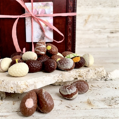 Träskrin med 25 belgiska gourmet dessertpåskägg