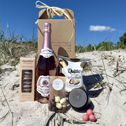 Sommarpresent med Rosé Spumante, Bülow lakrits, chips och choklad