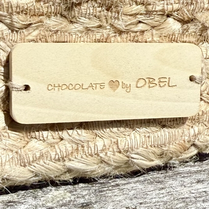 Jute Korg med Blomsteräng och Italiensk Choklad Passion 500 gram