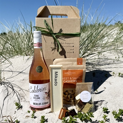 Sommarpresent med spel, Rosé, Lyxig Chokladblandning och snacks