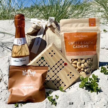 Alkoholfri sommargåva med spel, Rabarber cider och massor av läckra snacks