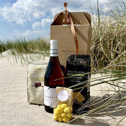 Sommarpresent med Rosé, Amalfimandlar, Choklad och Rosmarin Kex