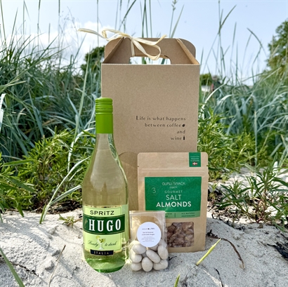 Hugo Spritz med Läcker Snacks - Sommarpresent som smakar av Italien