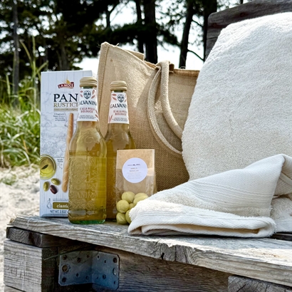 Alkoholfri sommarpresent - Ice Tea, Snacks och 2 strandhanddukar i Jute strandväska