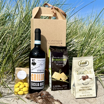 Sommarpresent med Vitt vin, Amalfimandlar, Choklad och Rosmarin Kex