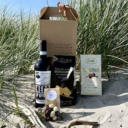 Sommarpresent med Siciliansk rödvin, Italienska chokladmandlar, nocciola praline och rosmarin kex