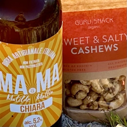 Sommarpresent med 75 cl italiensk öl och ekologiska cashewnötter
