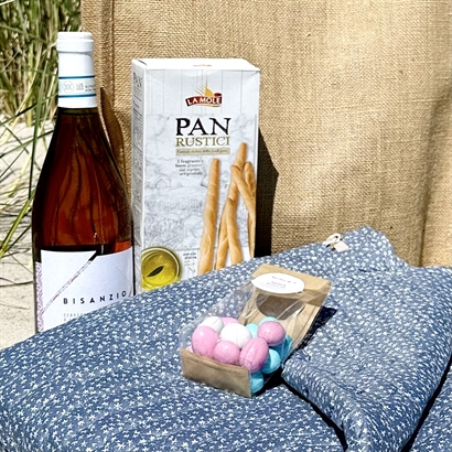 Sommarpresent med Bloomingville Strandfilt, Rosé och Snacks