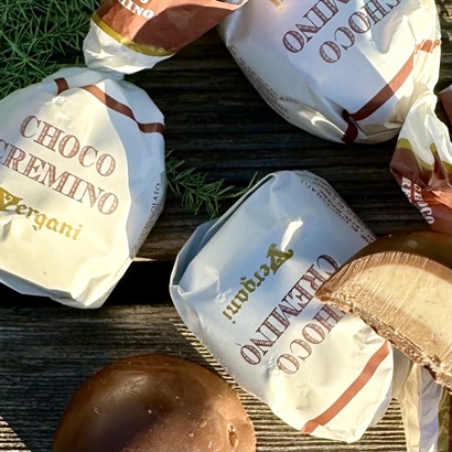 Sommarpresent med Siciliansk Rödvin, Belgisk gourmetchoklad, Cantucci och Salta Cashewnötter