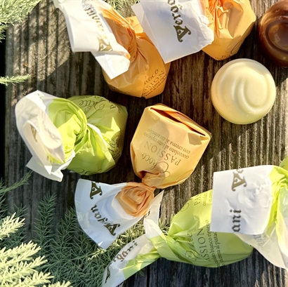 Bambulåda med Vitt vin, Belgisk choklad, Cantucci och Cashewnötter