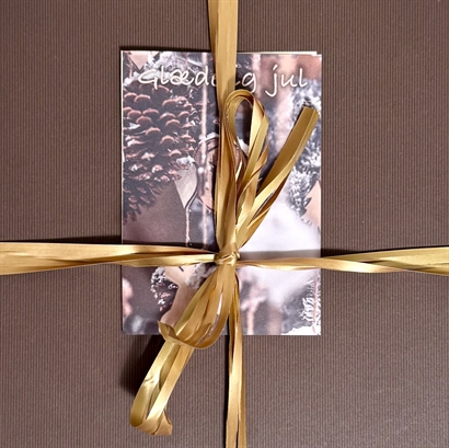 Presentkorg med Spumante, läcker Choklad och snacks.