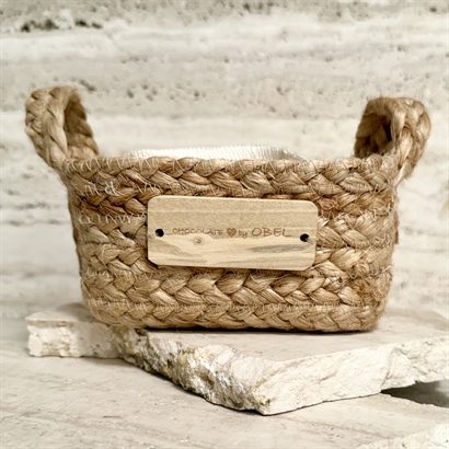 Meningsfull gåva i jutekorg – hållbar gåva med lakrits, choklad & fröbomb