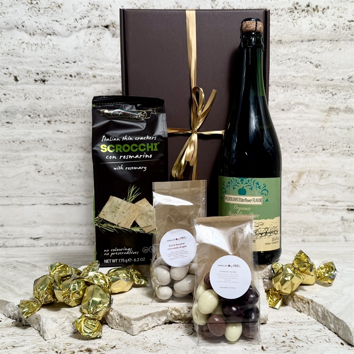 Gåvokorg alkoholfri med Cider, snacks och choklad