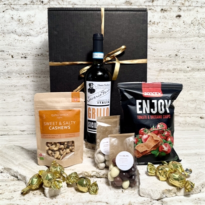 Gåvokorg med italienska delikatesser, Vitt vin och choklad