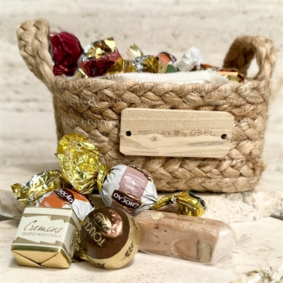 Korg i jute med Lyx Chokladblandning 400 gram