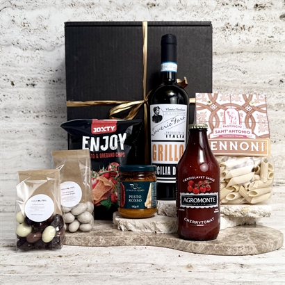 Presentkorg med Pasta kit, italienskt Vitt vin och delikatesser