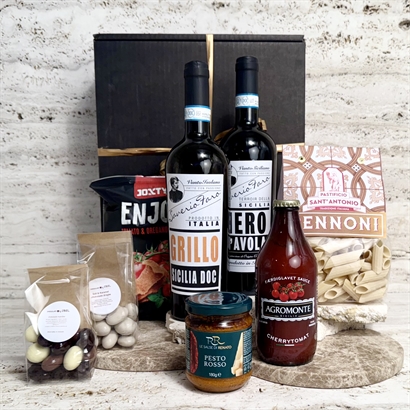 Presentkorg med Pasta kit, italiensk Vit, Rödvin och delikatesser