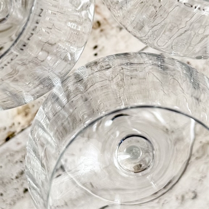Lyxkorg med Georg Jensen vitvinsglas, Lyxigt vitt vin och delikatesser