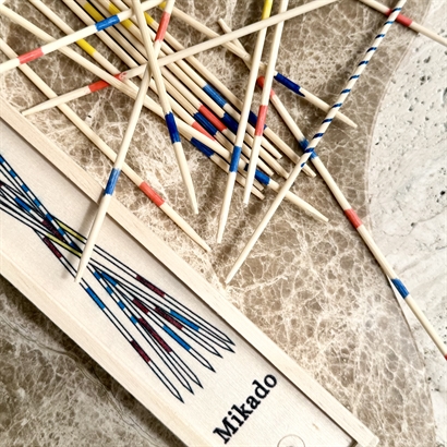 Företagsgåva med spel - Bomullspåse med mikado och 750 gram Lyxig Chokladblandning