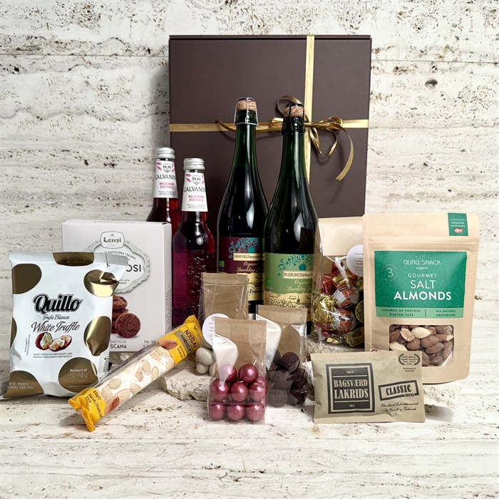 Alkoholfri stor presentkorg med cider, lemonad, choklad & delikatesser