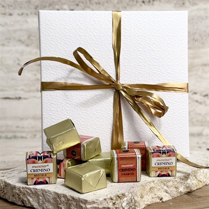 Italiensk chokladpassion i präglad vit ask – 160 gram