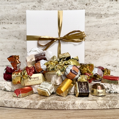 Lyxig chokladblandning - 300 gram i präglad vit ask