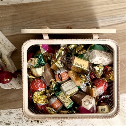 Lyxig Chokladblandning 700 gram i naturfärgad bambulåda