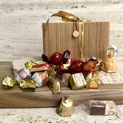 Lyxig Chokladblandning 700 gram i naturfärgad bambulåda