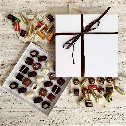 Belgisk Gourmet Dessertchoklad och Chokladblandning i Läderlook Låda - Ca. 740 gram