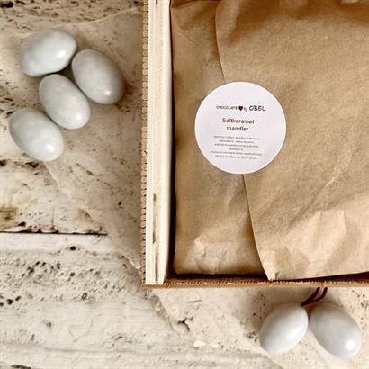 Italienska salt & karamellmandlar i bambulåda – 450 gram