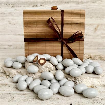 Italienska salt & karamellmandlar i bambusask – 300 gram