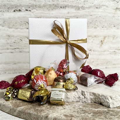 Lyxig chokladblandning - 200 gram i präglad vit ask