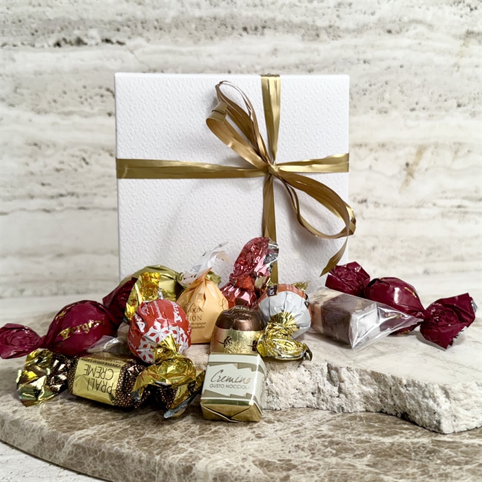 Lyxig chokladblandning - 200 gram i präglad vit ask