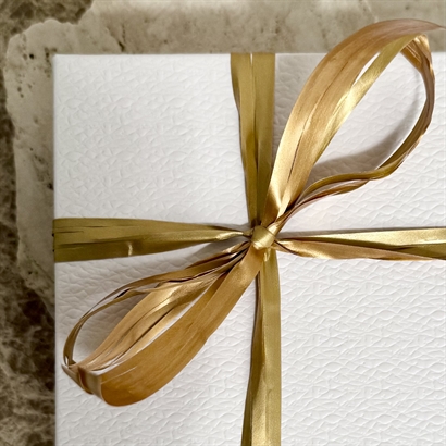 Lyxig chokladblandning - 300 gram i präglad vit ask