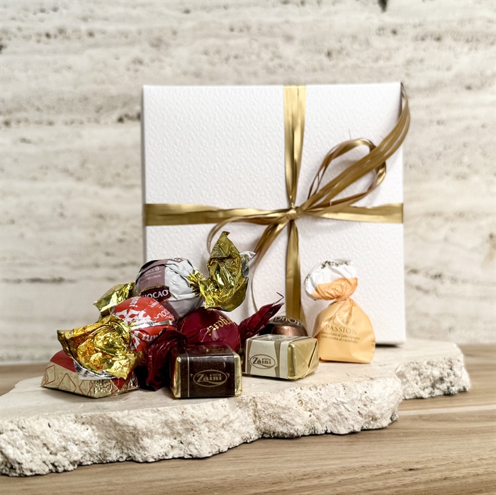 Lyxig chokladblandning - 400 gram i präglad vit ask