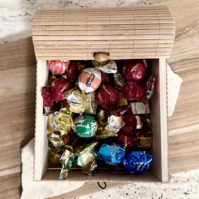 Lyxig chokladblandning 800 gram i naturfärgad bambulåda