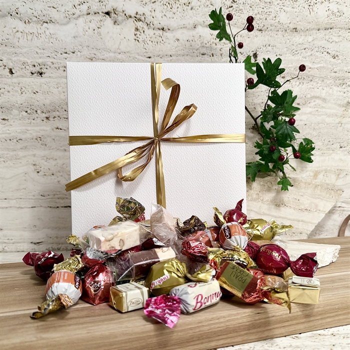 Lyxig chokladblandning - 600 gram i präglad vit ask