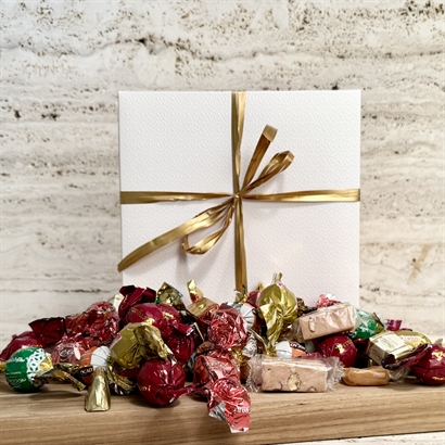 Lyxig chokladblandning - 750 gram i präglad vit ask