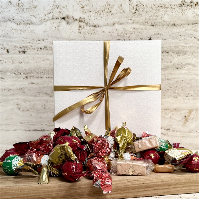 Lyxig chokladblandning - 750 gram i präglad vit ask