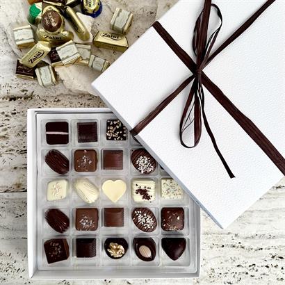 Lyxig dessertchoklad 25 st. och 200 g Italiensk chokladpassion i präglad vit ask