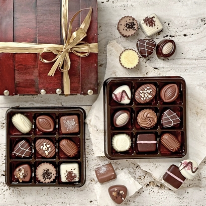 Träskrin med 27 Belgiska Gourmet Dessertchoklad
