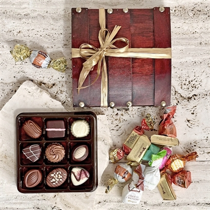 Träskrin med 9 Belgiska Gourmet Dessertchoklad och Lyxig Chokladblandning - ca. 200 gram 