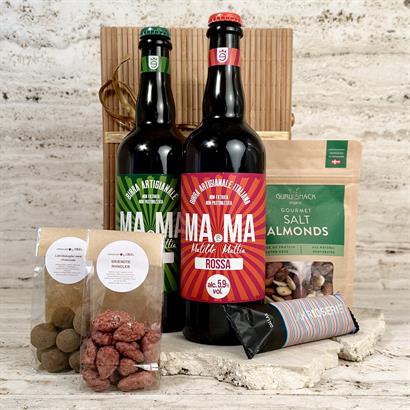 Öl presentkorg med italiensk öl och snacks – Packad i vacker bambulåda