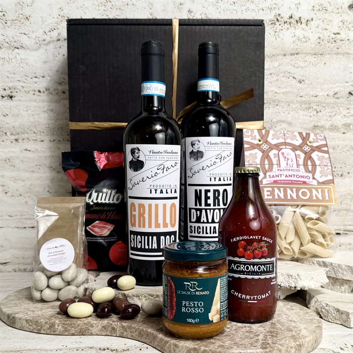 Presentkorg med Pasta kit, italiensk Vit, Rödvin och delikatesser