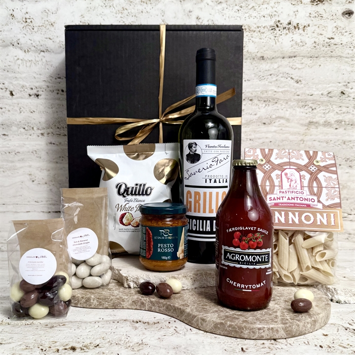 Presentkorg med Pasta kit, italienskt Vitt vin och delikatesser
