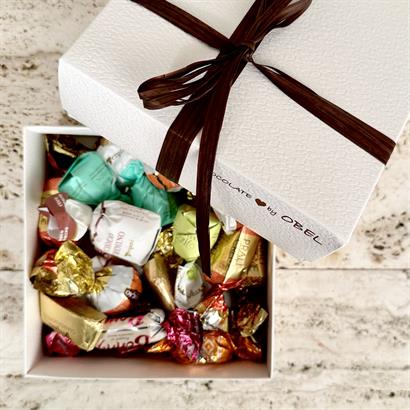 Lyxig chokladblandning - 300 gram i präglad vit ask